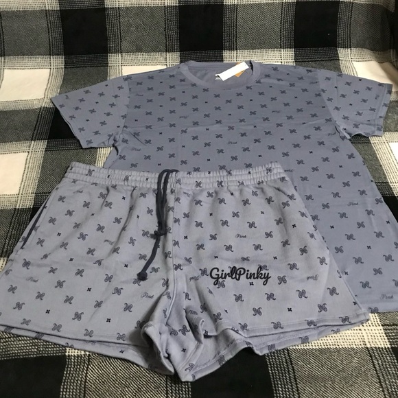 victoria secret PINK shorts OUTFIT WITH LOGO CAMPUS TEE IN DUSTY IRIS - Picture 5 of 7